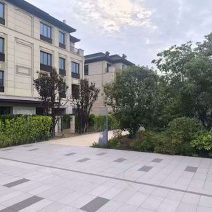 重庆 芝麻白与芝麻白搭配铺装，尺寸1200*600