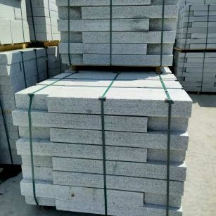 重庆 芙蓉白花岗岩路沿石、平石尺寸标准，色泽均匀