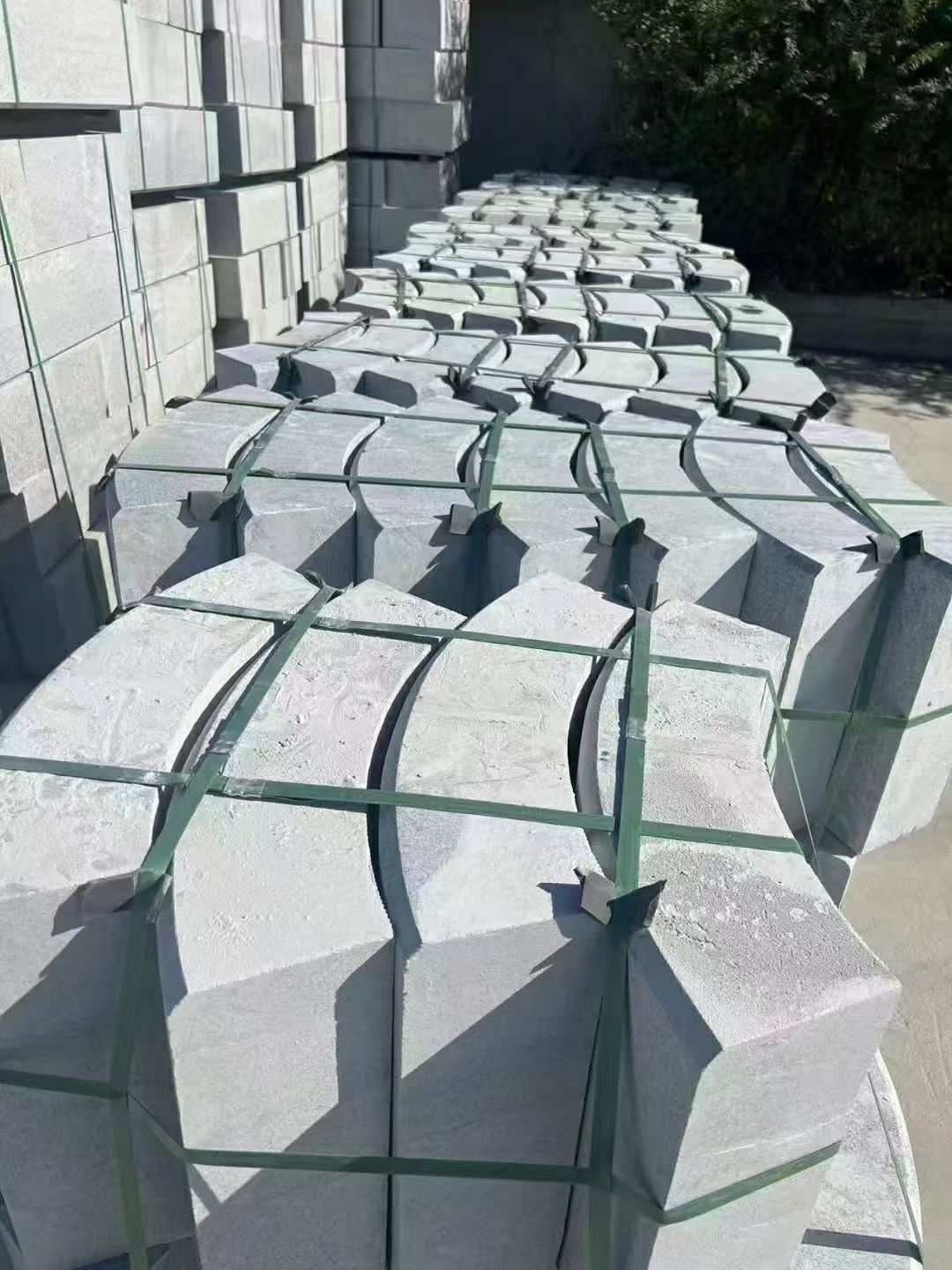 重庆 芝麻灰弧形路沿石