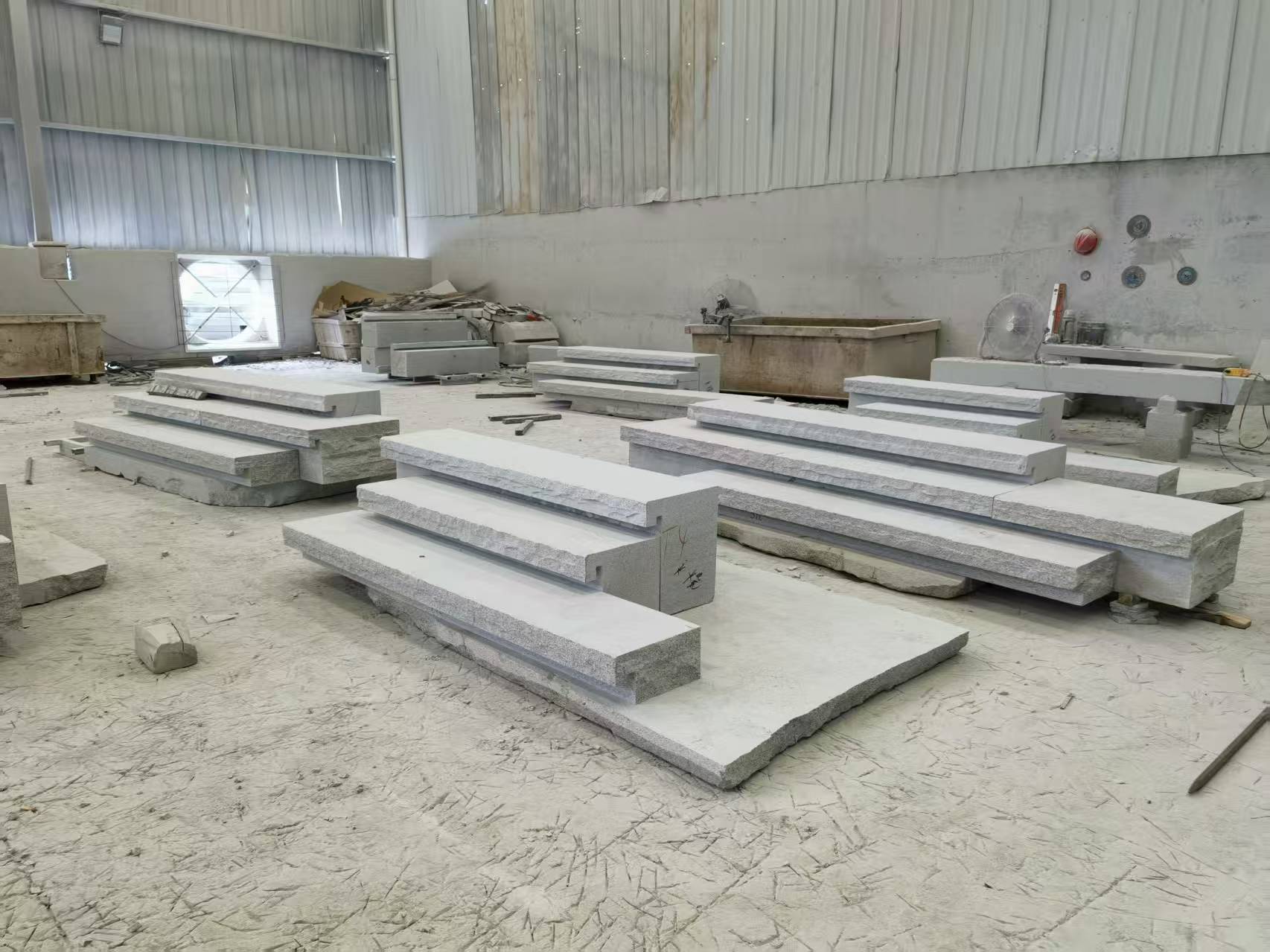重庆 整石台阶（大面火烧+侧面自然面），出货前厂内拼装