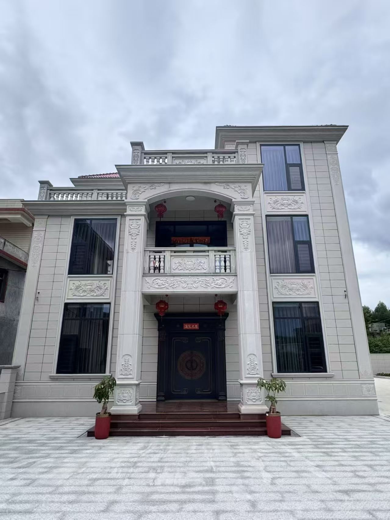 重庆 芝麻白石材别墅干挂案例展示