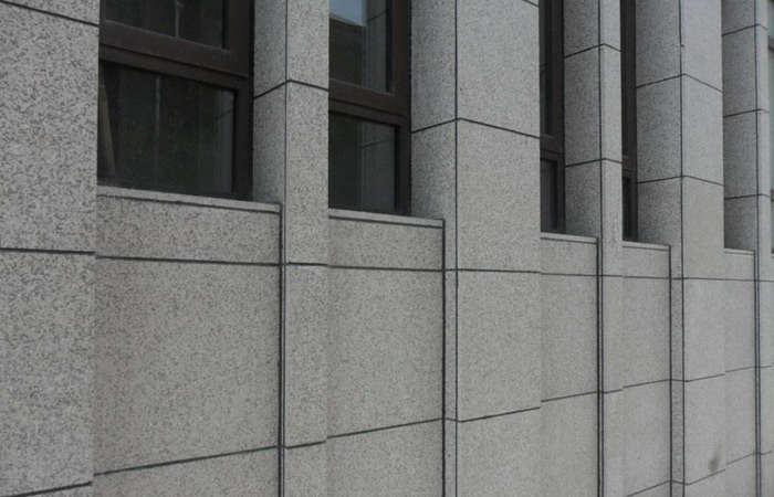 重庆芝麻灰外墙干挂石材及施工注意事项