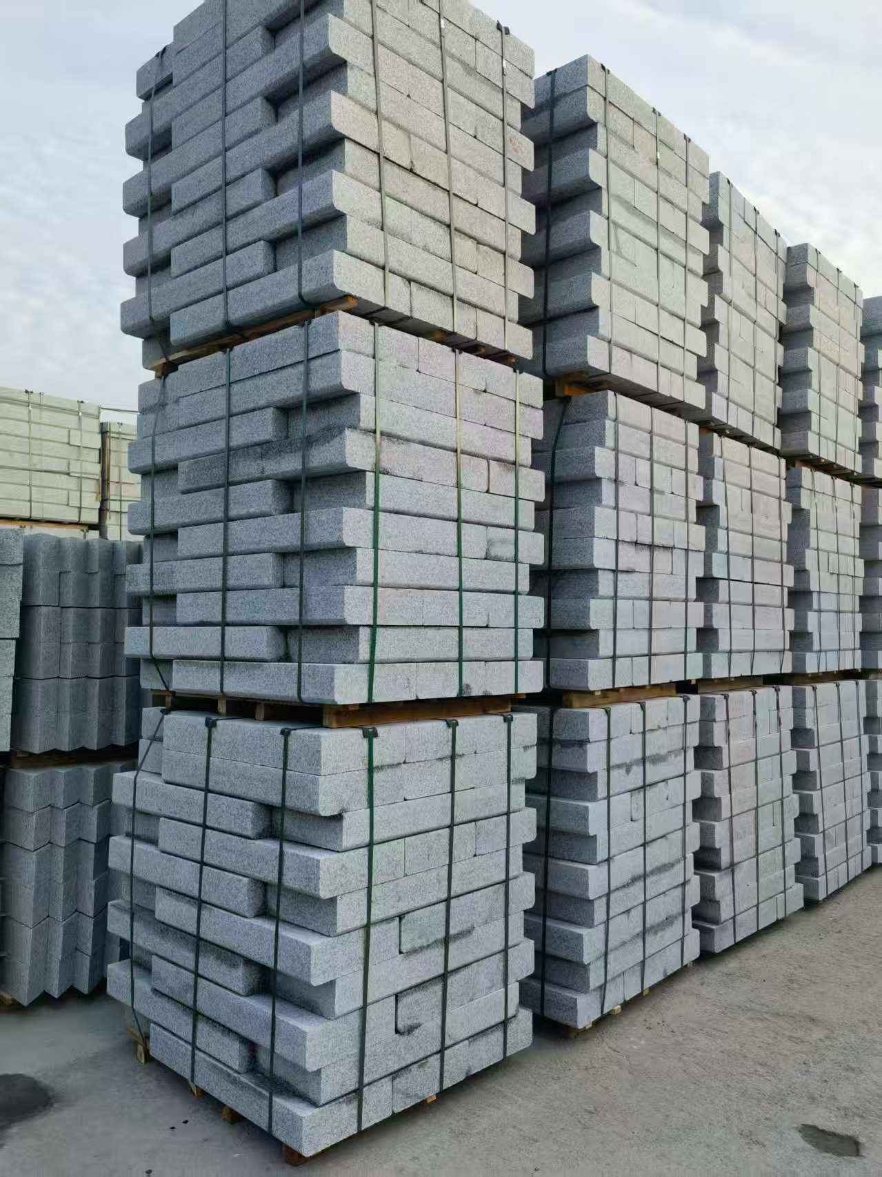 重庆 路沿石（路侧石），颜色一致，尺寸标准