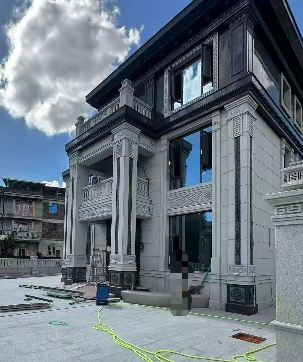 重庆 别墅干挂，芝麻白与芝麻黑完美配合